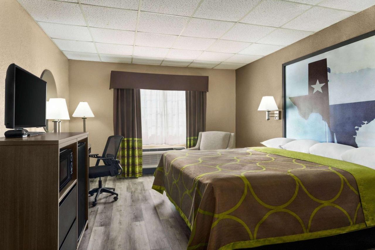 Super 8 By Wyndham Gainesville Tx Екстер'єр фото