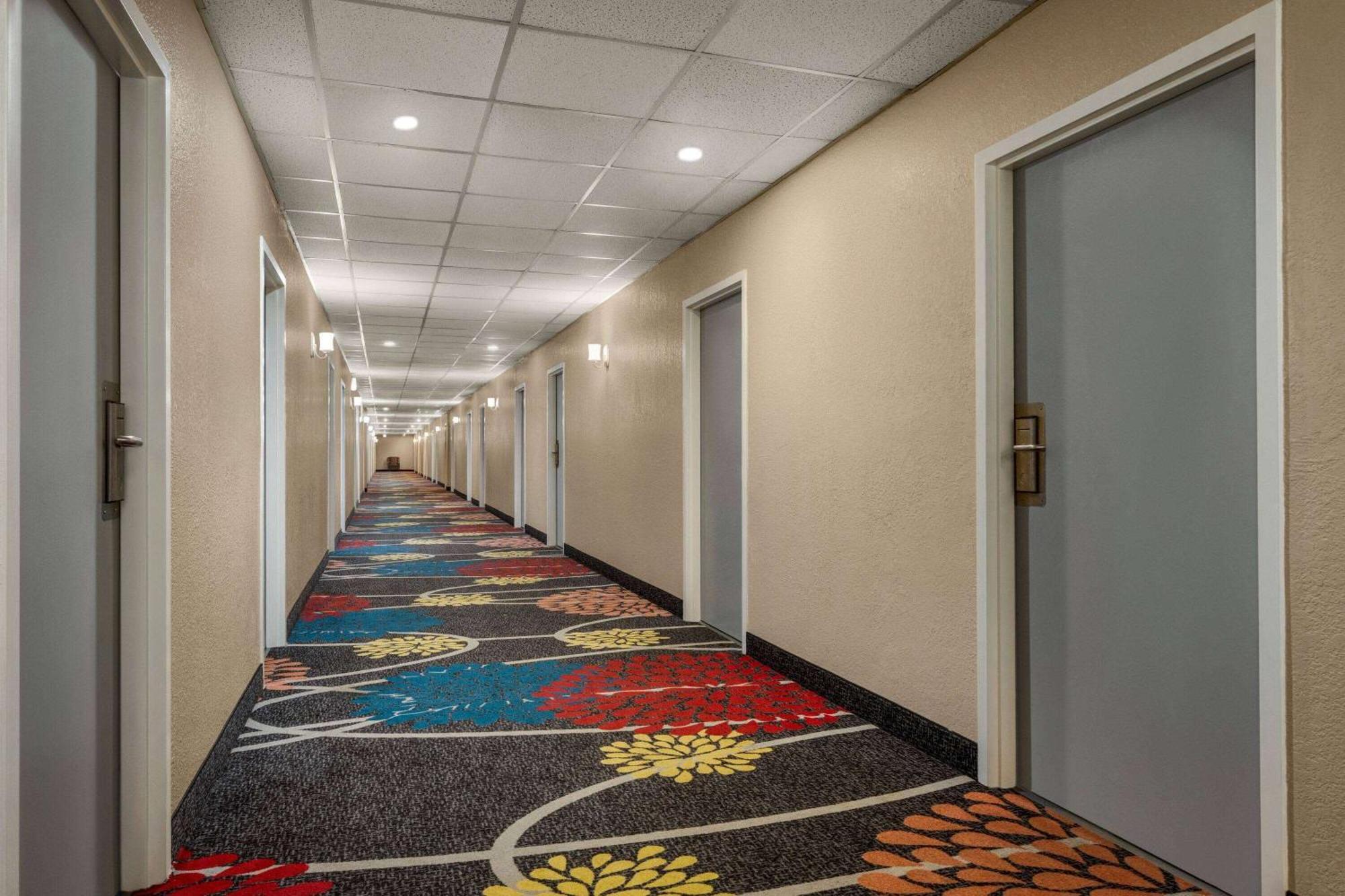Super 8 By Wyndham Gainesville Tx Екстер'єр фото